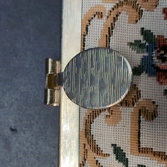 VGT,Hong Kong Walborg Mini Tapestry Floral Clutch With Metal Chain. - Picture 2 of 12